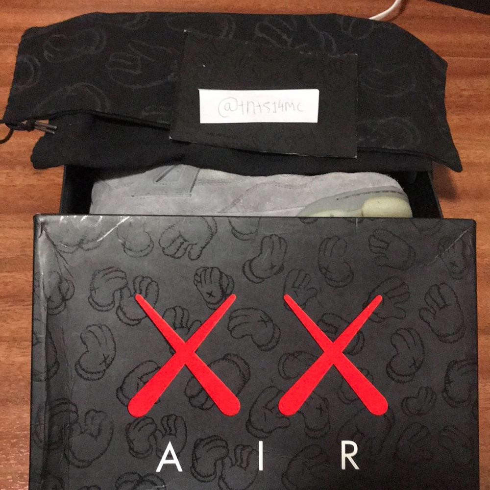 KAWS Jordan 4